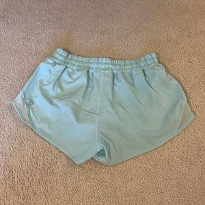 Lululemon Hotty Hot 2.5in Low Rise Icing Blue Size 6 Shorts